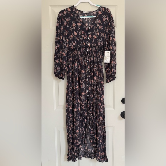 Wild Moss Dresses & Skirts - Elegant Floral Long Sleeve Dress